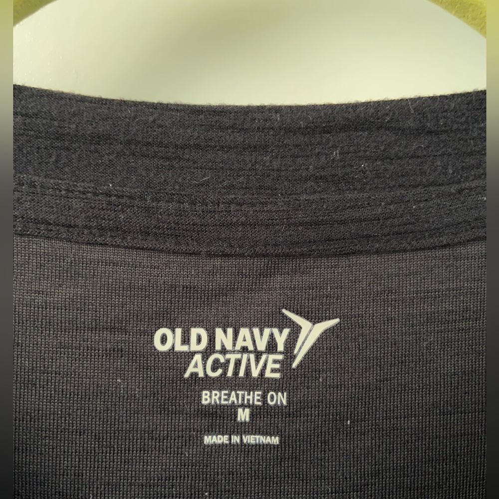 *BUNDLE* Old Navy Active Breath On Twist Front Muscle Tank - Picture 6 of 7